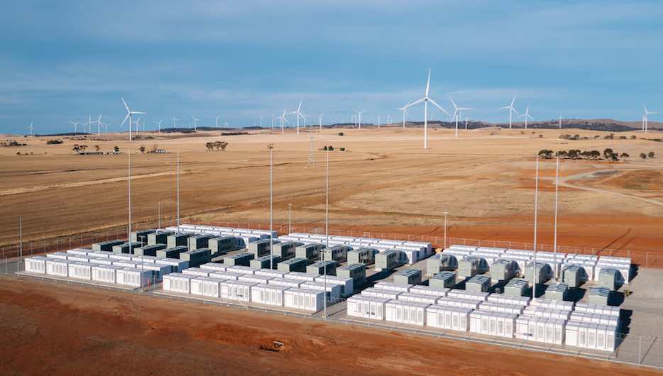 5dd87da3cd7d3782421540ef_solar battery australia